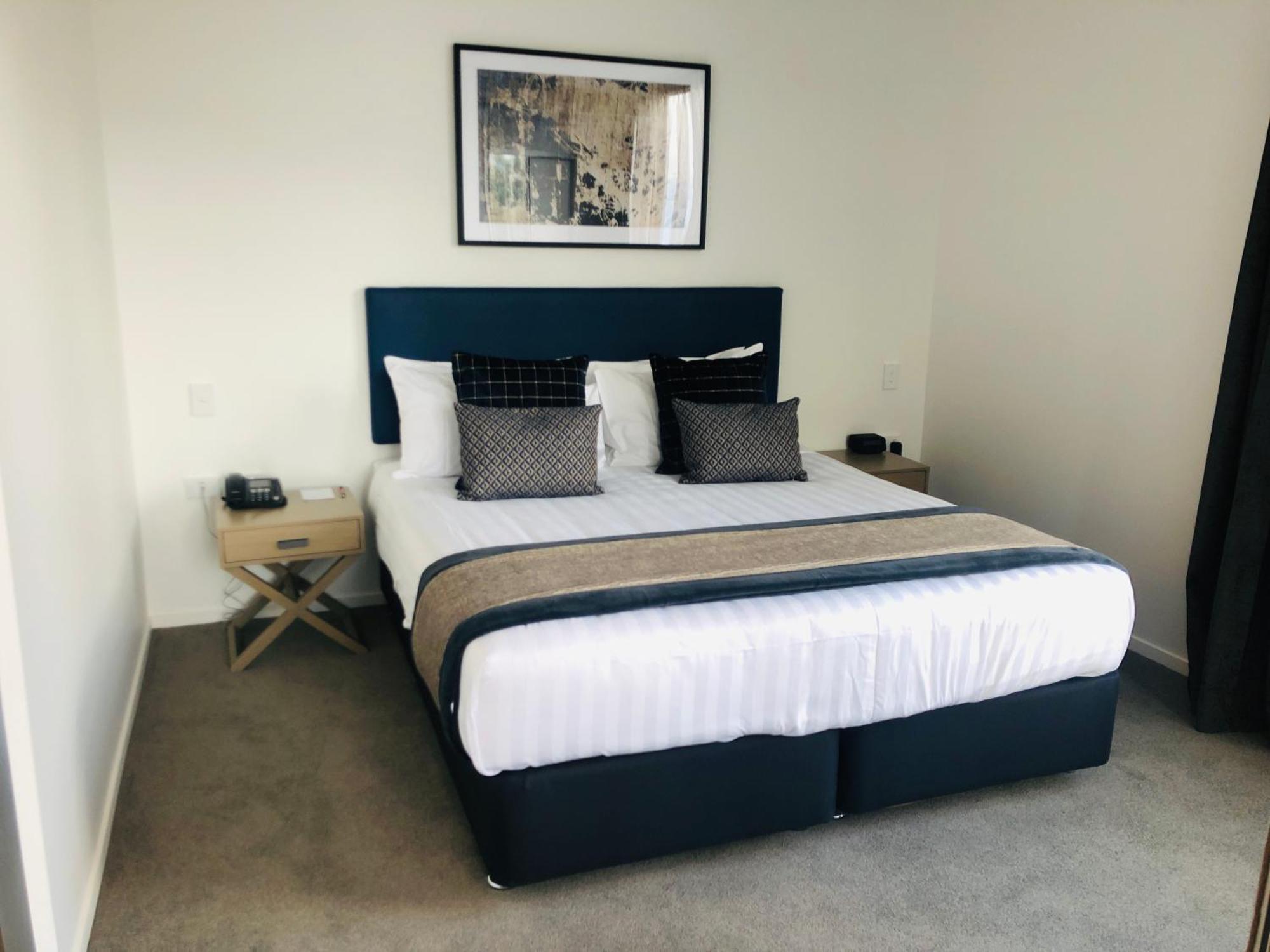 Ramada By Wyndham Queenstown Central Екстериор снимка
