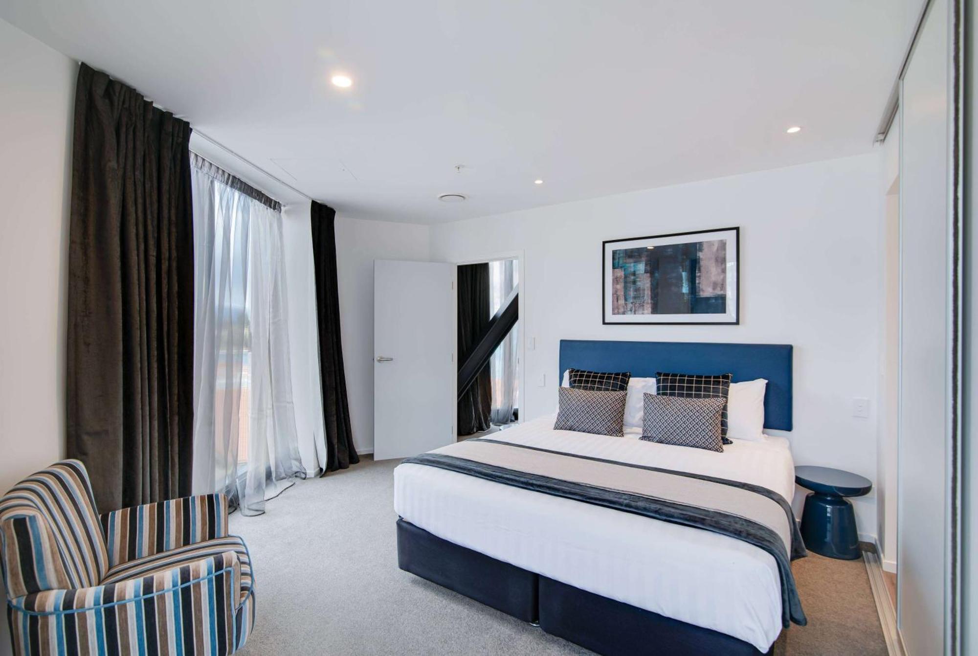 Ramada By Wyndham Queenstown Central Екстериор снимка