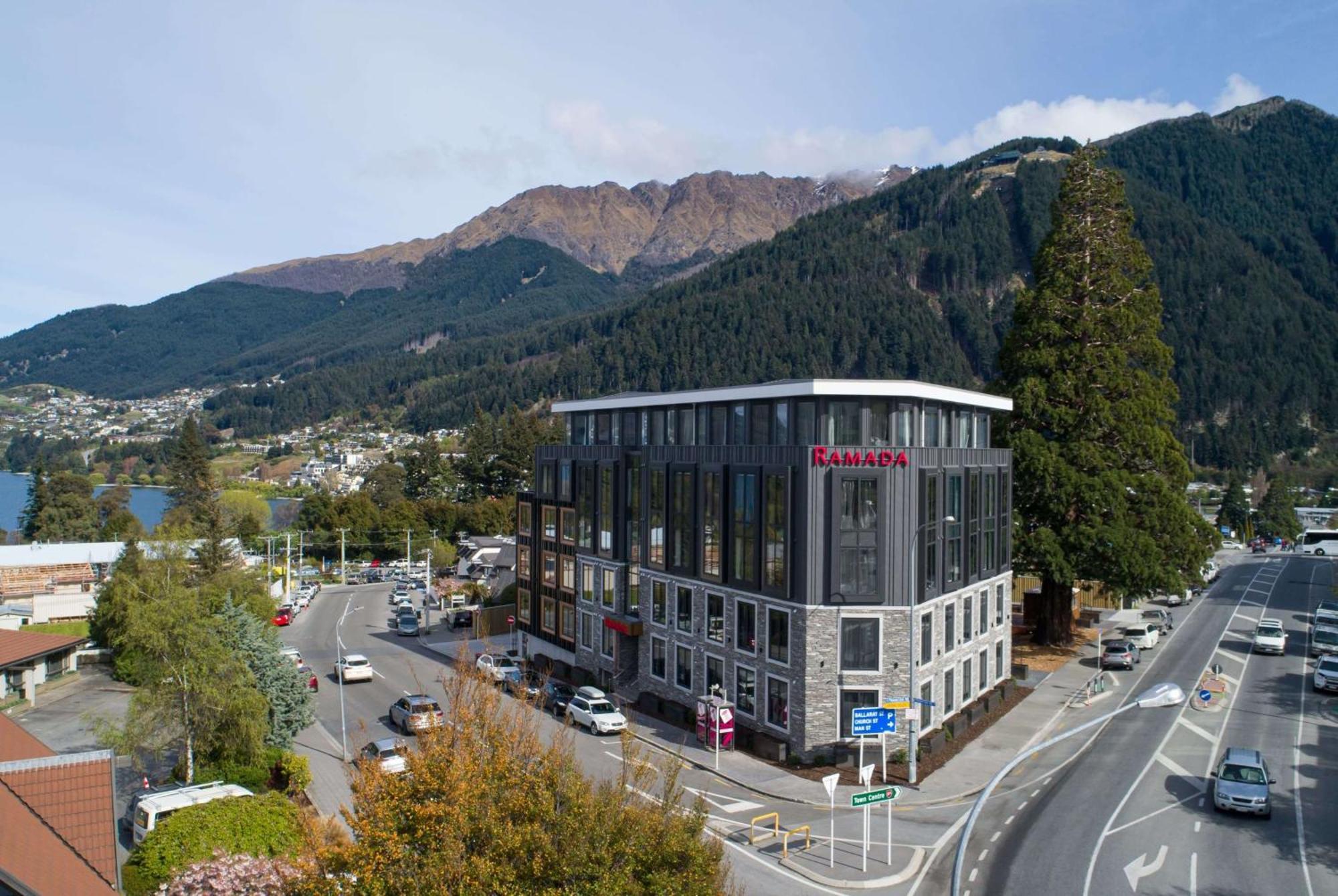 Ramada By Wyndham Queenstown Central Екстериор снимка