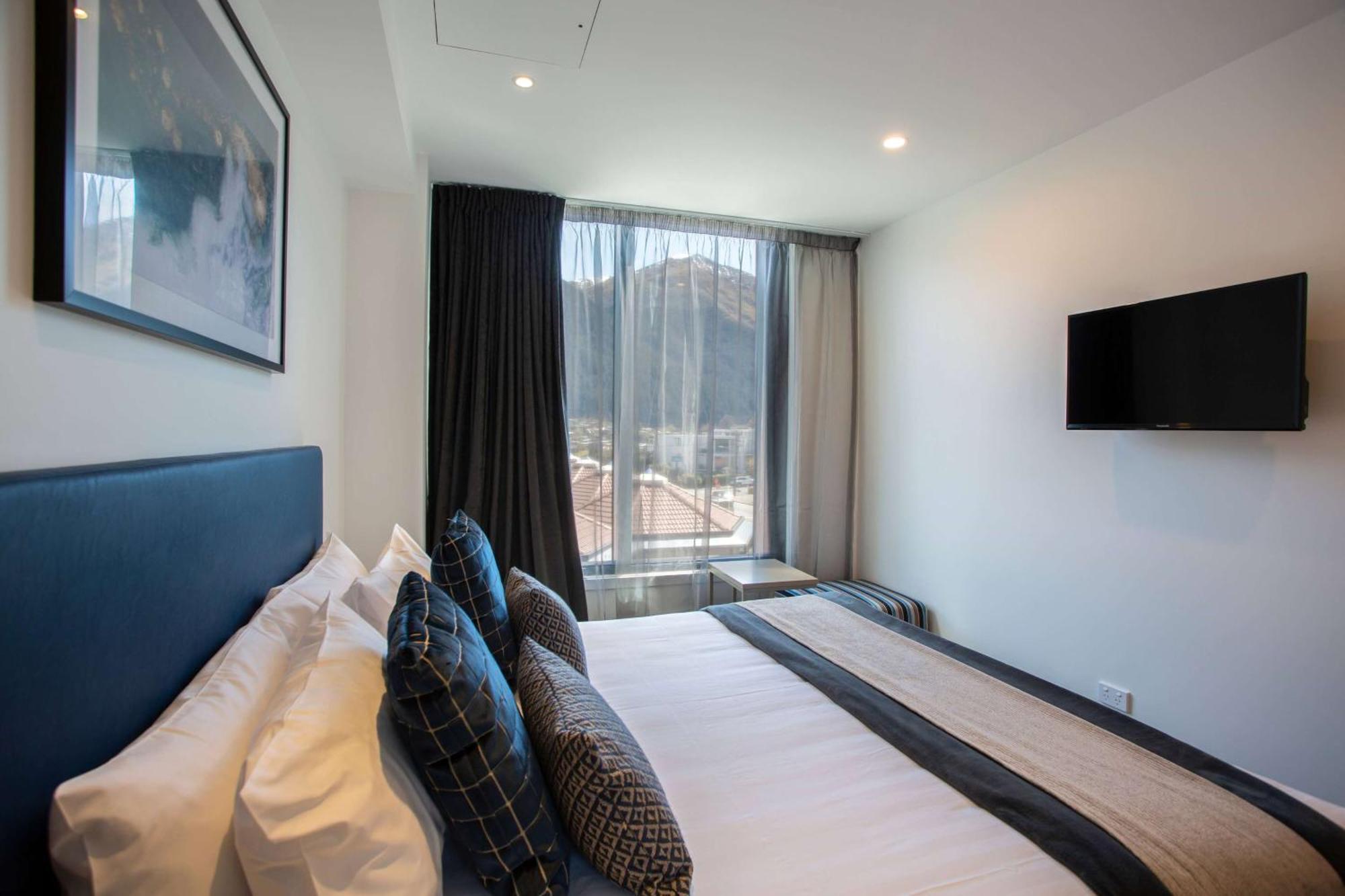 Ramada By Wyndham Queenstown Central Екстериор снимка
