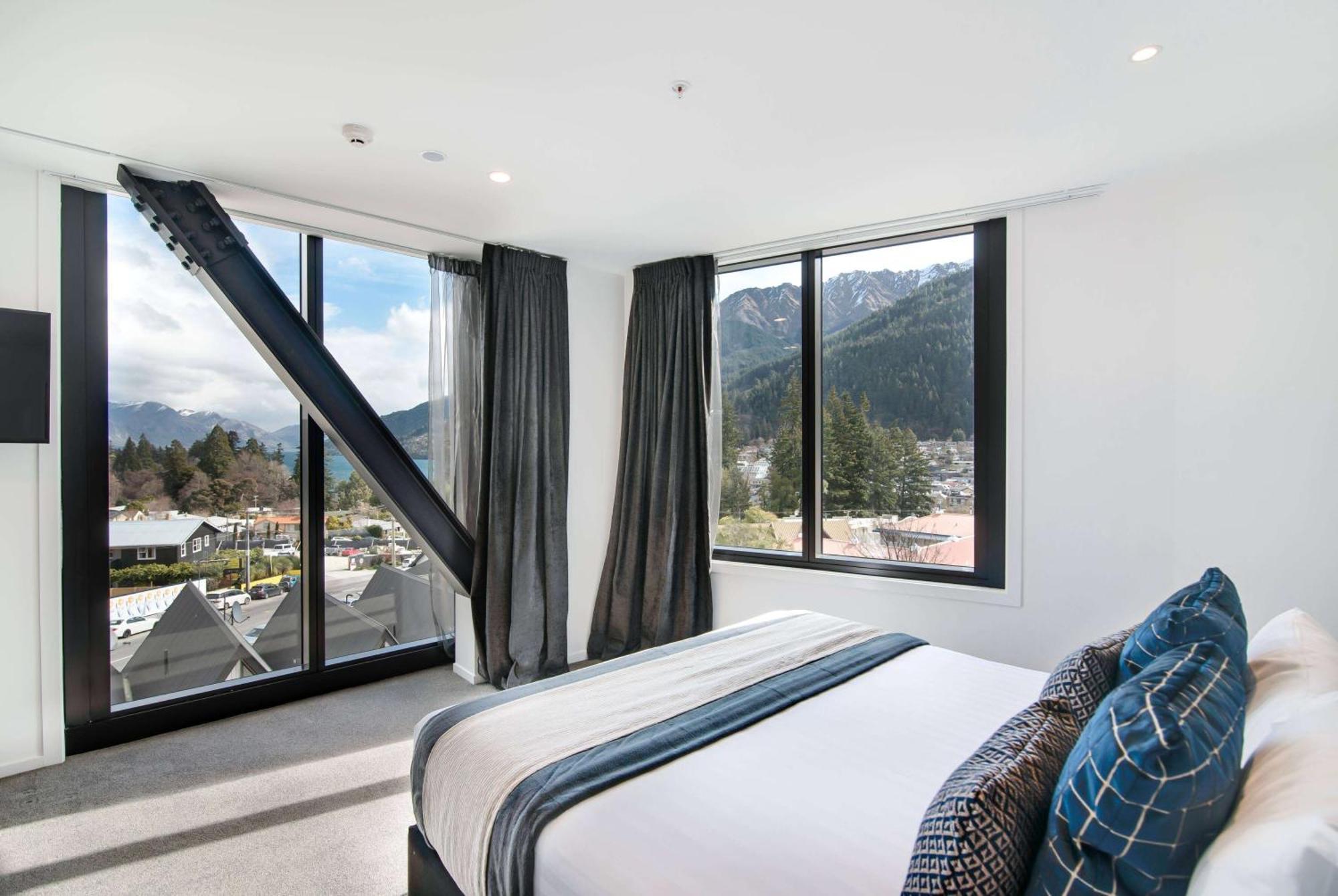 Ramada By Wyndham Queenstown Central Екстериор снимка