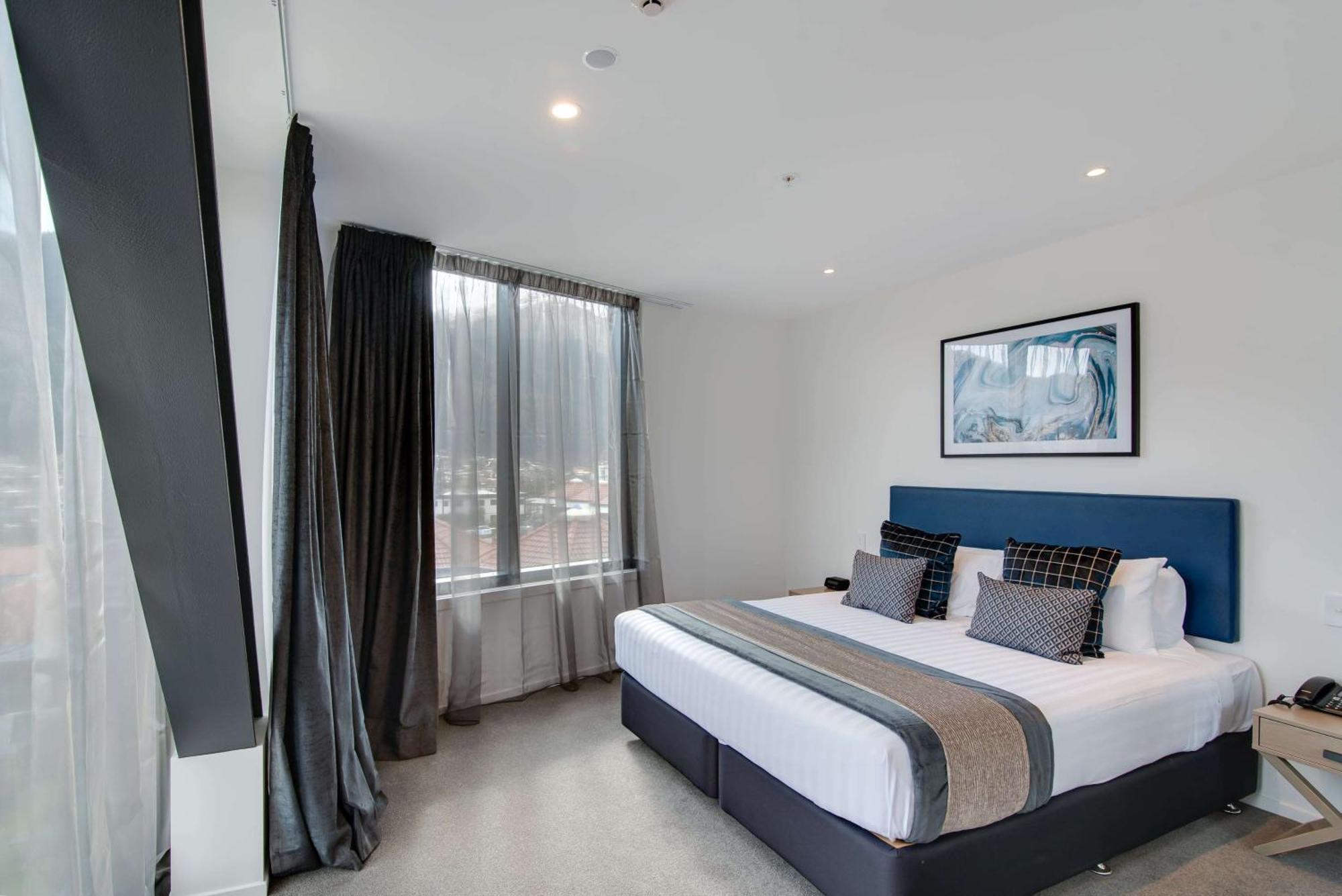 Ramada By Wyndham Queenstown Central Екстериор снимка