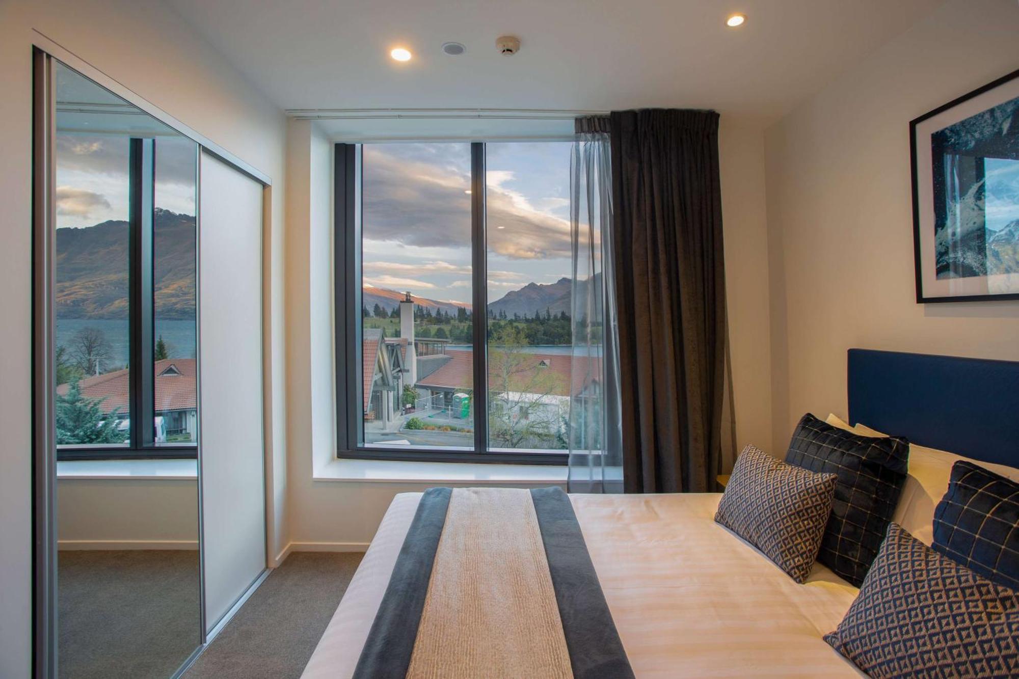 Ramada By Wyndham Queenstown Central Екстериор снимка