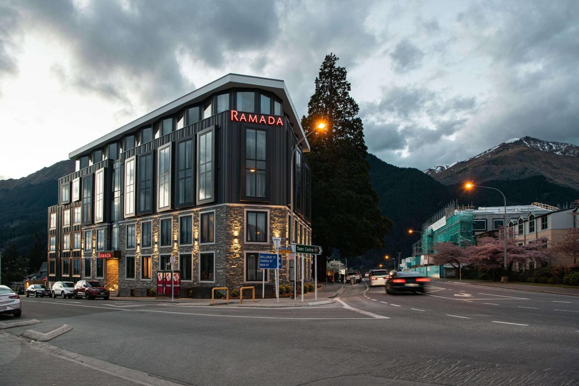 Ramada By Wyndham Queenstown Central Екстериор снимка