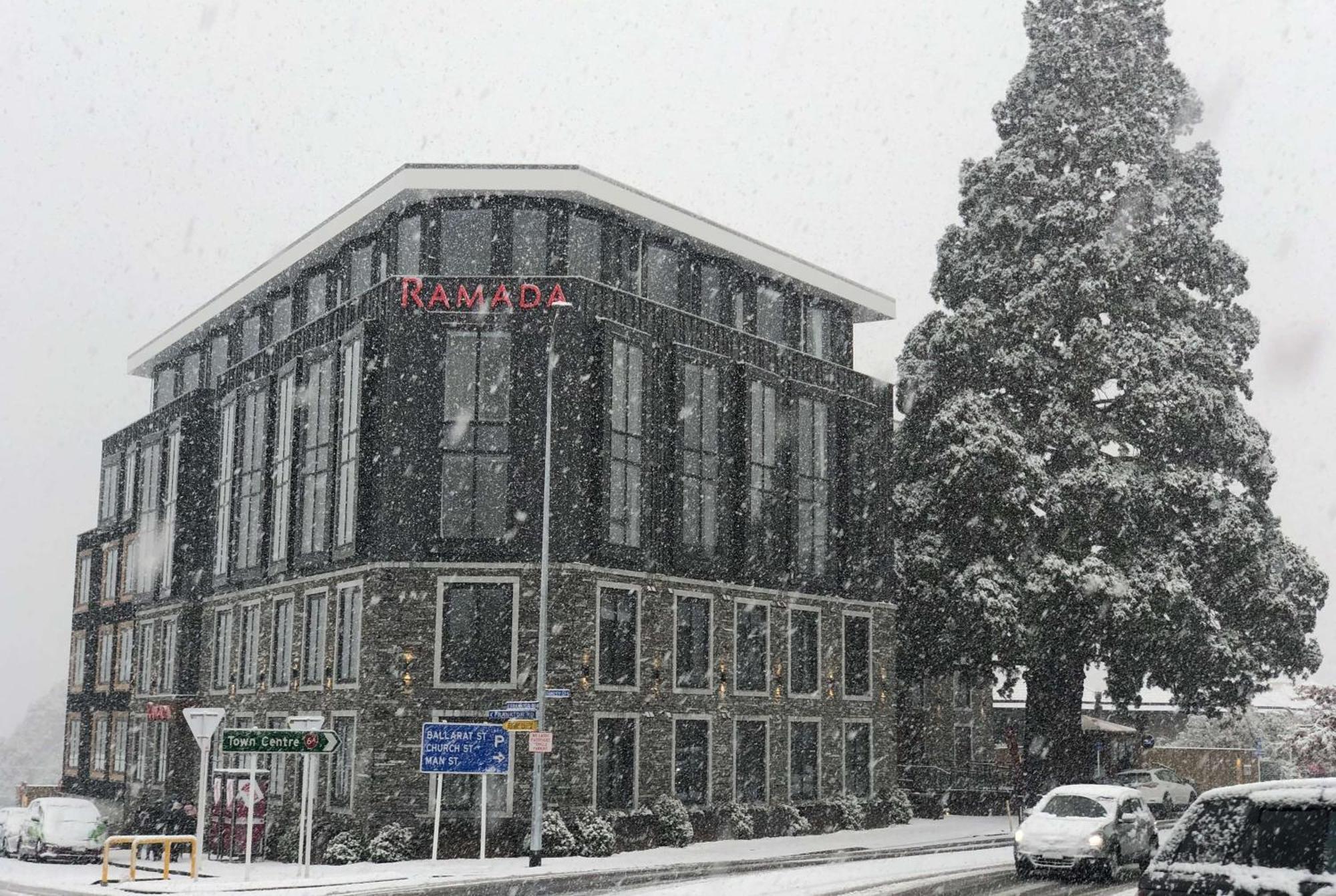 Ramada By Wyndham Queenstown Central Екстериор снимка