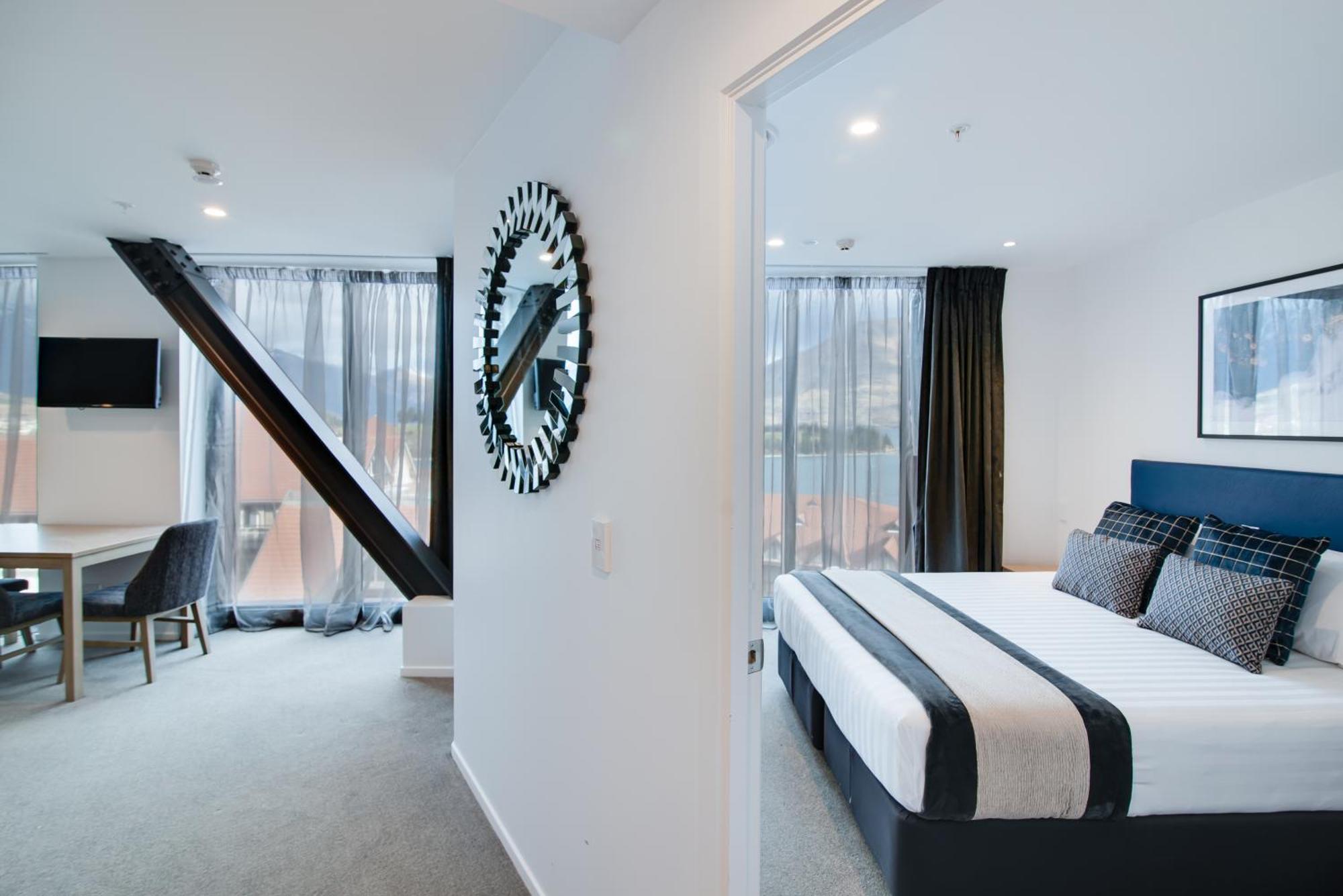 Ramada By Wyndham Queenstown Central Екстериор снимка
