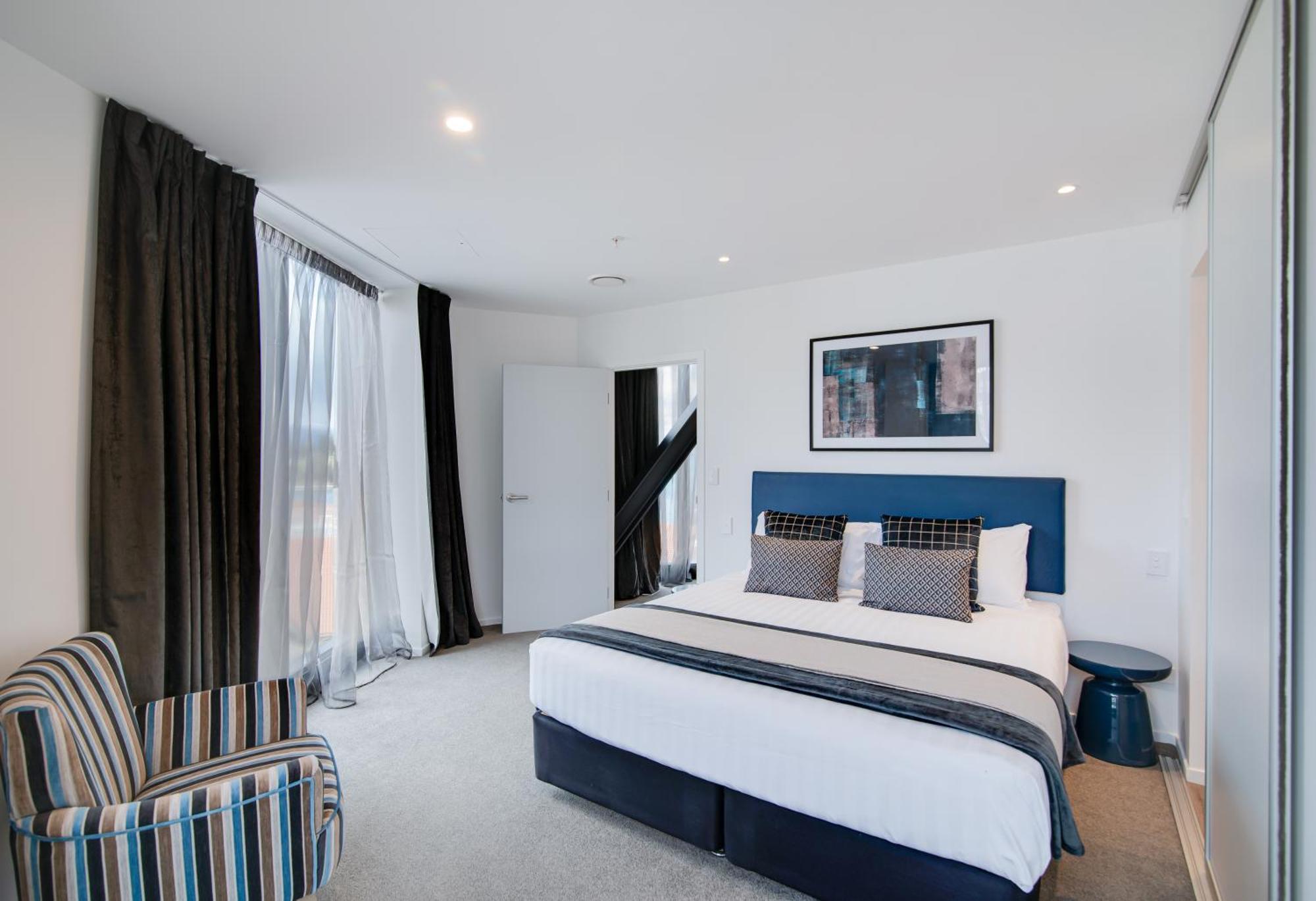 Ramada By Wyndham Queenstown Central Екстериор снимка